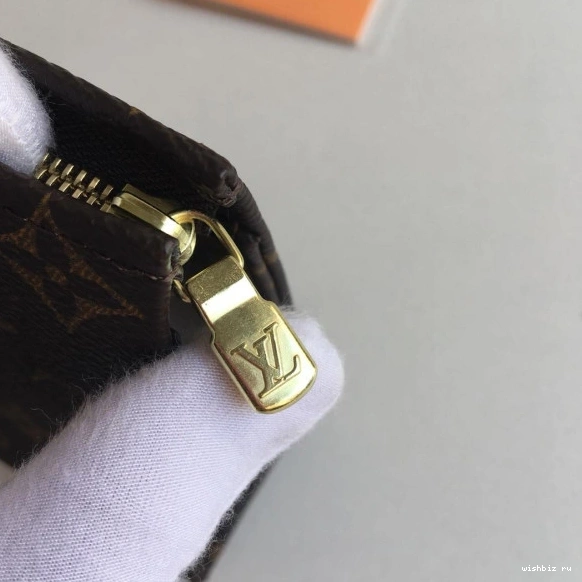 WIS LOUIS 19 VUITTON TOILETRY POUCH 0927